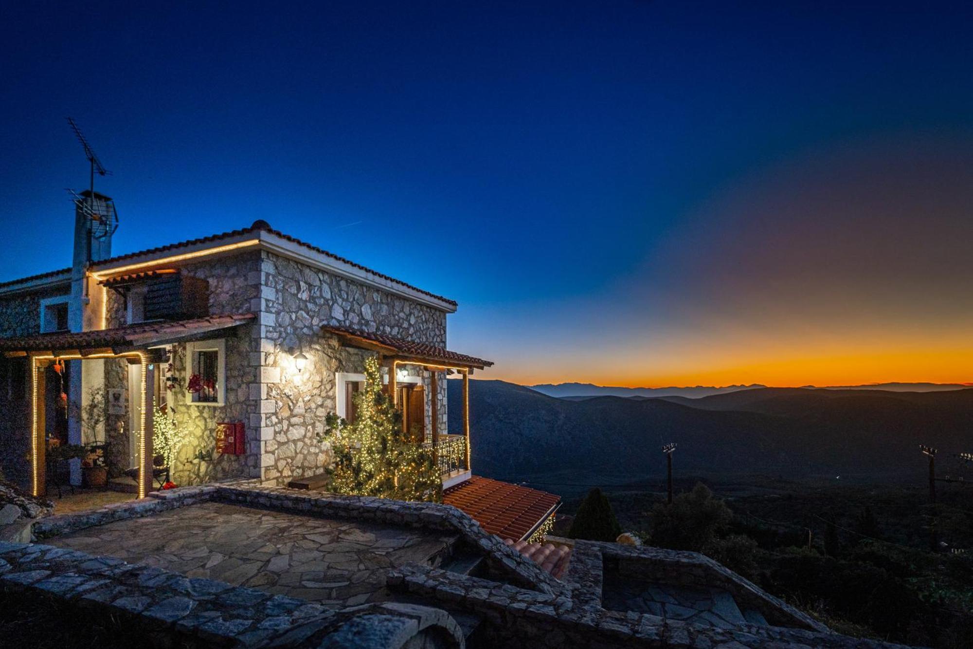 Rock Dandy Deluxe Chalet In Arachova - Delphi, Sauna, Prv Parking, Amazing View Exterior photo