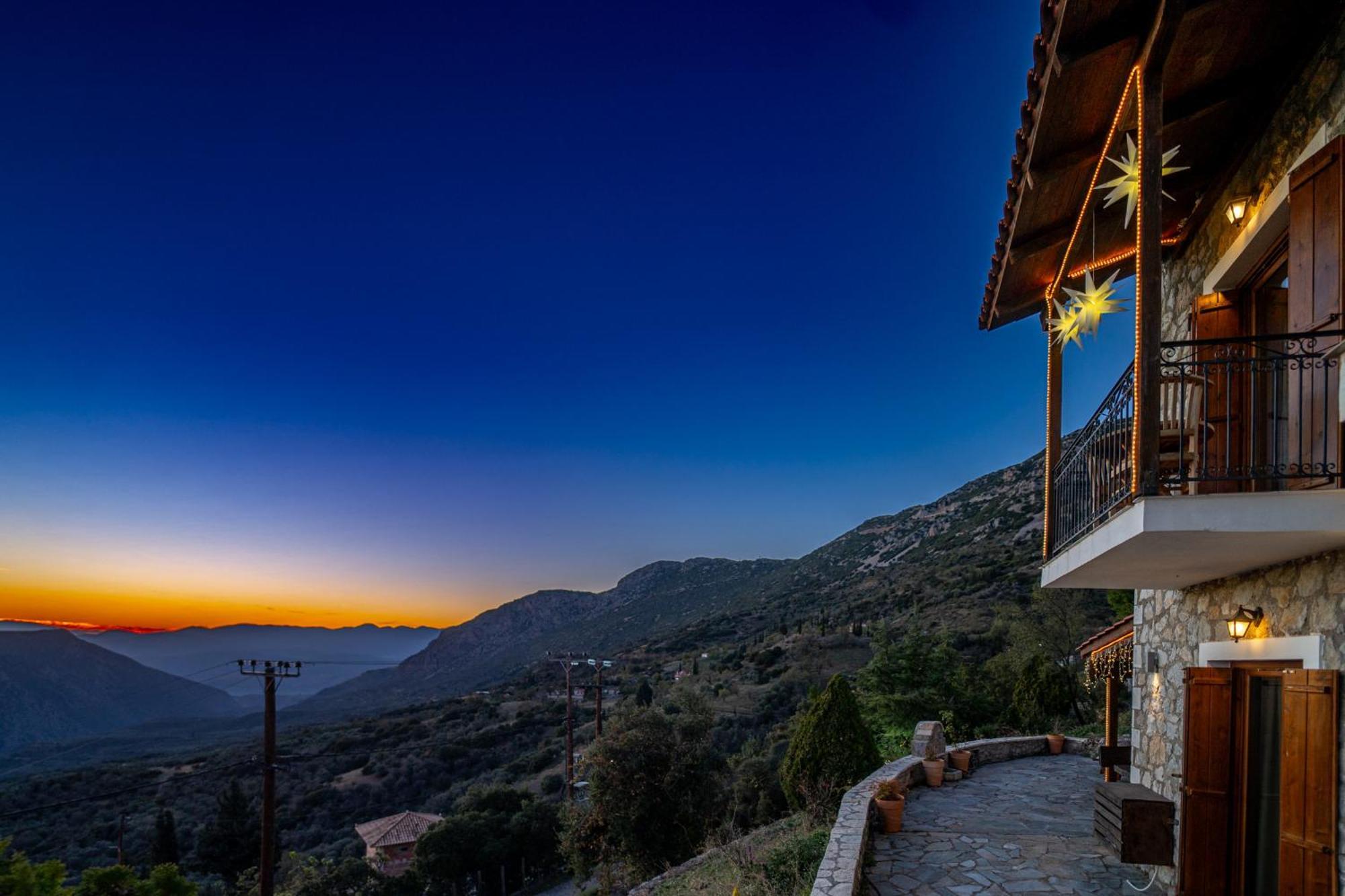 Rock Dandy Deluxe Chalet In Arachova - Delphi, Sauna, Prv Parking, Amazing View Exterior photo